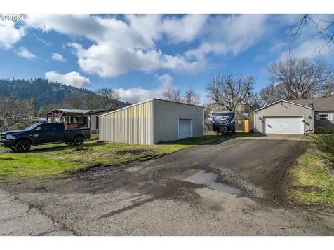 1733 Winston Section Road Winston OR 97496