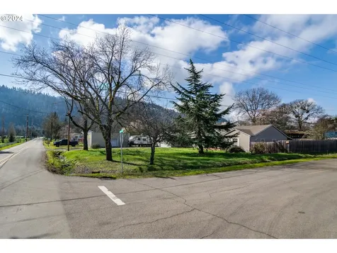 1733 Winston Section Road Winston OR 97496