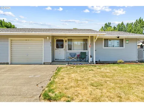 615 Dempsey Street Harrisburg OR 97446