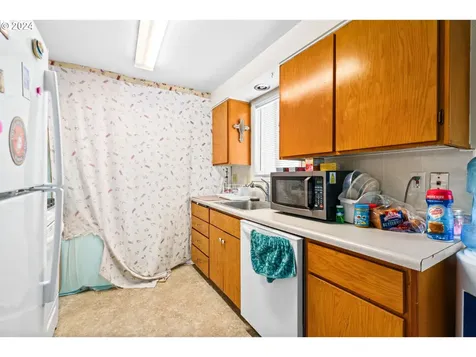 615 Dempsey Street Harrisburg OR 97446