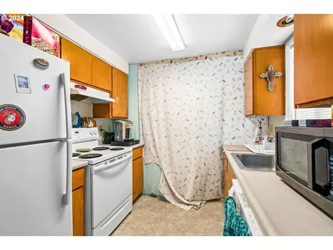 615 Dempsey Street Harrisburg OR 97446