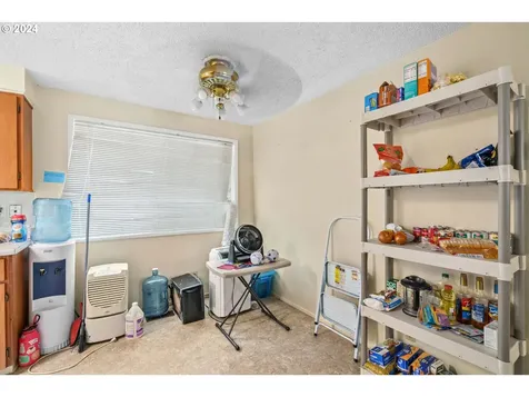 615 Dempsey Street Harrisburg OR 97446