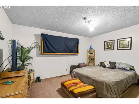 615 Dempsey Street Harrisburg OR 97446