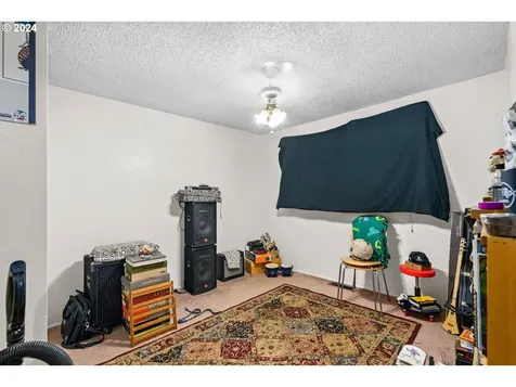 615 Dempsey Street Harrisburg OR 97446