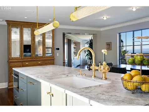 4311 SW Greenleaf Drive Portland OR 97221