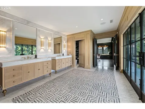 4311 SW Greenleaf Drive Portland OR 97221