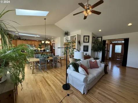 951 Coho Street Molalla OR 97038