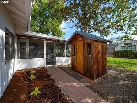 3596 Western Drive Eugene OR 97401