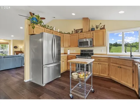 516 N Maple Hill Road Kelso WA 98626