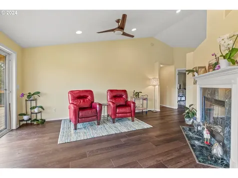 516 N Maple Hill Road Kelso WA 98626