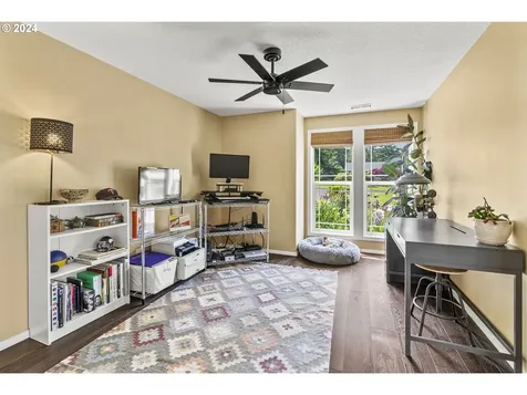 516 N Maple Hill Road Kelso WA 98626