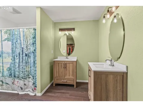 516 N Maple Hill Road Kelso WA 98626