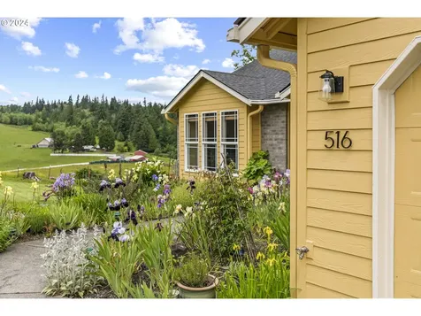 516 N Maple Hill Road Kelso WA 98626