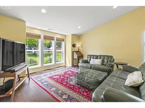 516 N Maple Hill Road Kelso WA 98626