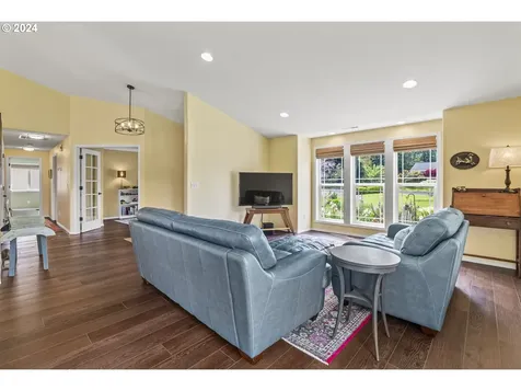 516 N Maple Hill Road Kelso WA 98626