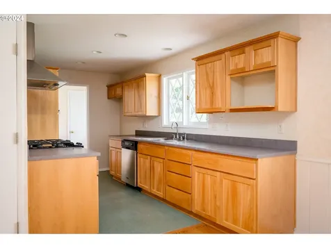 4906 SW 35th Place Portland OR 97221
