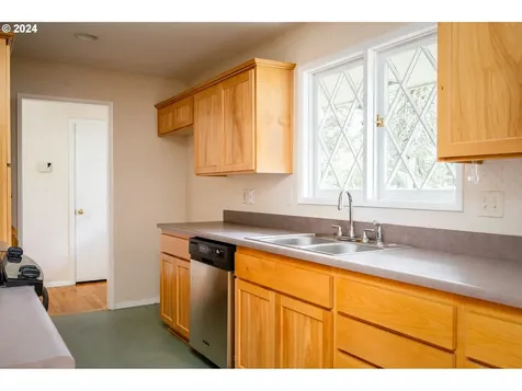 4906 SW 35th Place Portland OR 97221