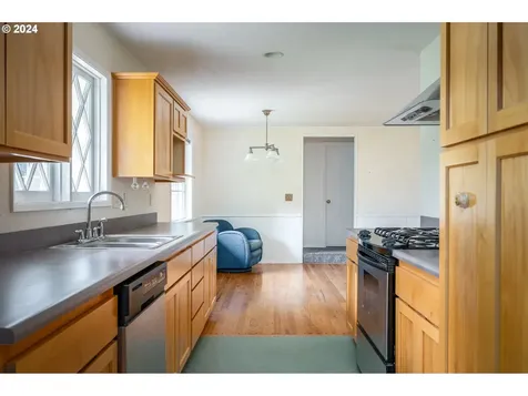 4906 SW 35th Place Portland OR 97221