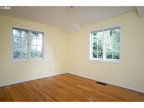 4906 SW 35th Place Portland OR 97221