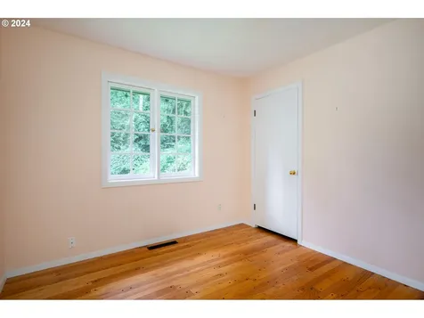 4906 SW 35th Place Portland OR 97221