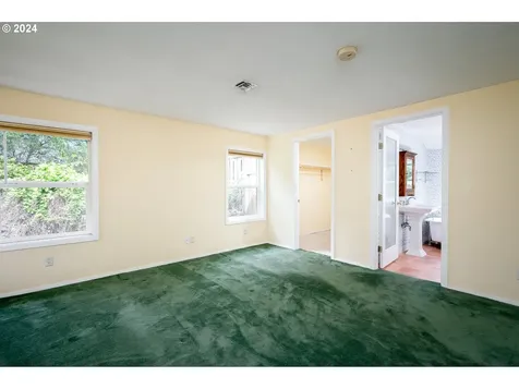 4906 SW 35th Place Portland OR 97221