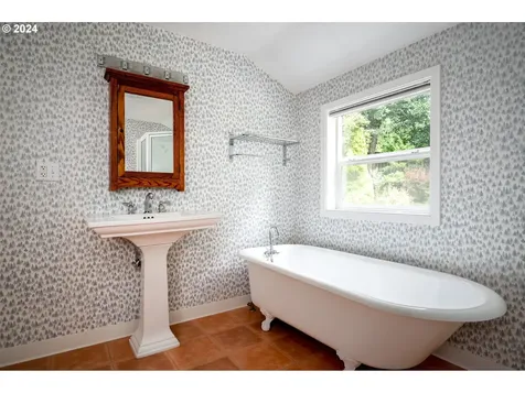4906 SW 35th Place Portland OR 97221