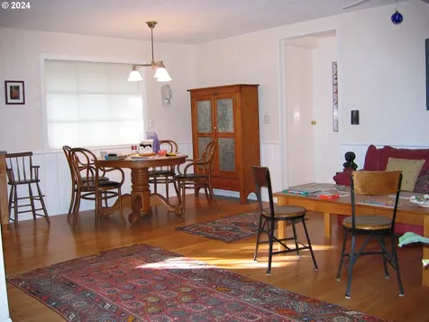 4906 SW 35th Place Portland OR 97221