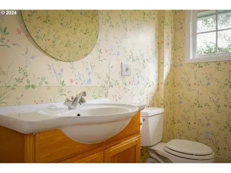 4906 SW 35th Place Portland OR 97221