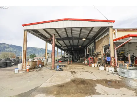 133 S Old Pacific Highway Myrtle Creek OR 97457