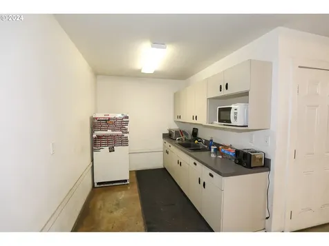 133 S Old Pacific Highway Myrtle Creek OR 97457