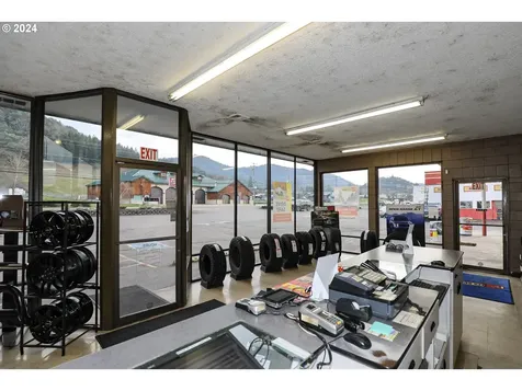 133 S Old Pacific Highway Myrtle Creek OR 97457