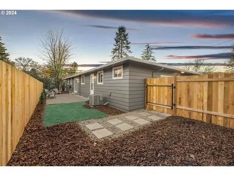 920 SE 84th Avenue Portland OR 97216
