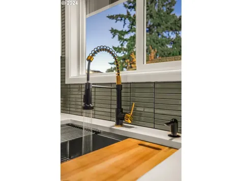 920 SE 84th Avenue Portland OR 97216