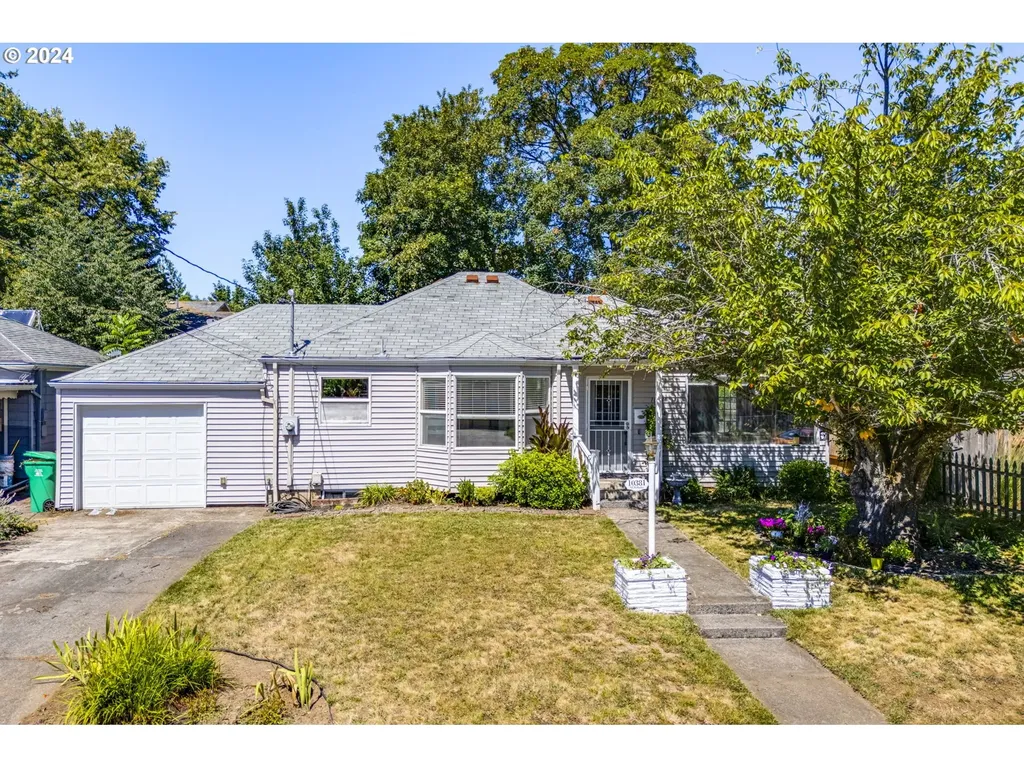 10381 Ne Holladay Street Portland OR 97220