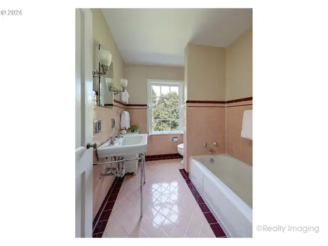 3045 NW Cumberland Road Portland OR 97210