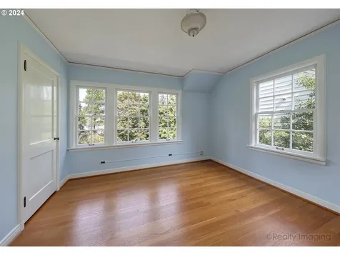 3045 NW Cumberland Road Portland OR 97210