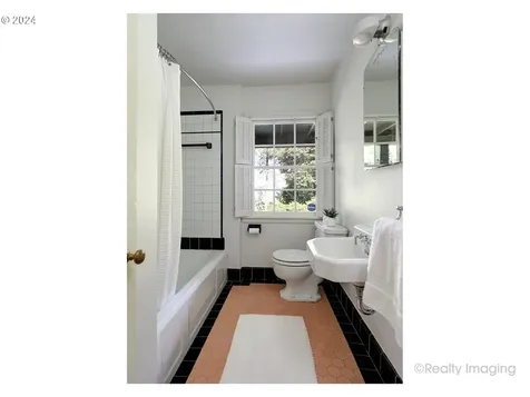 3045 NW Cumberland Road Portland OR 97210