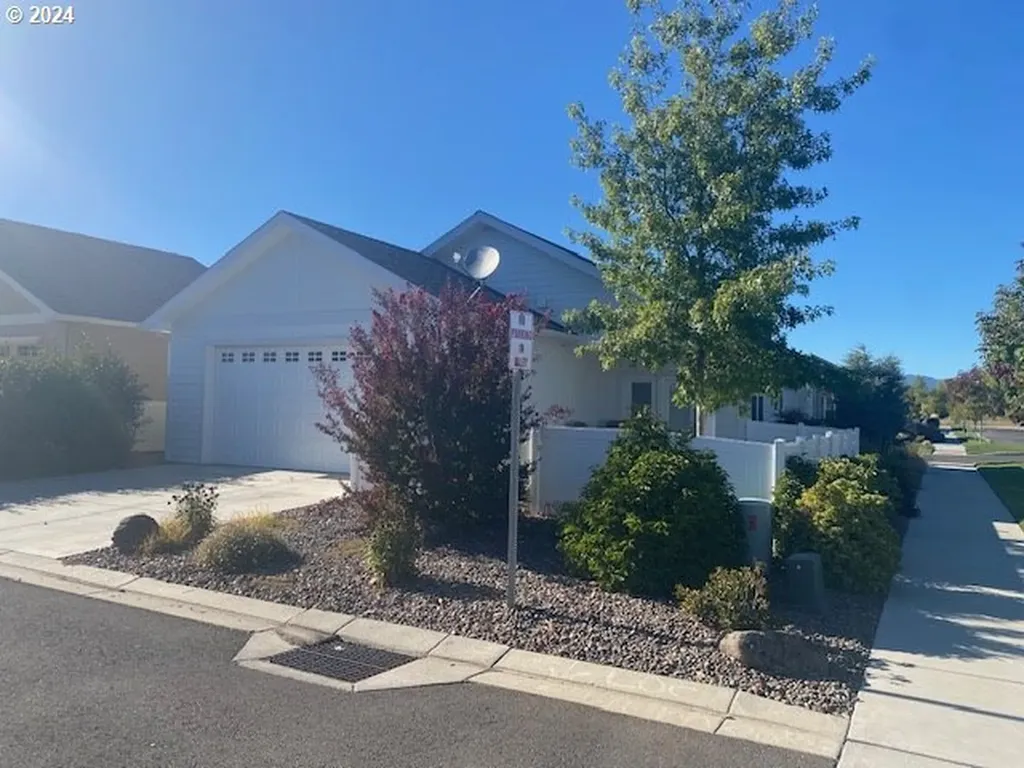 401 Castle Rock Drive Central Point OR 97502