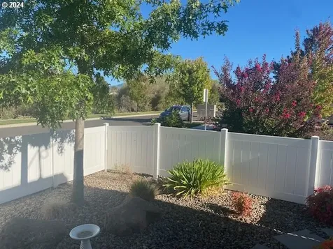 401 Castle Rock Drive Central Point OR 97502