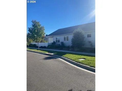 401 Castle Rock Drive Central Point OR 97502