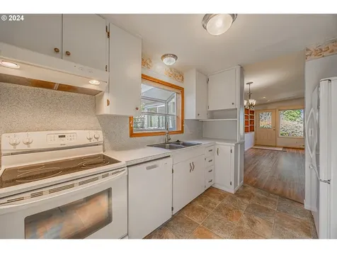 2115 California Avenue Coos Bay OR 97420