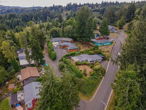 2115 California Avenue Coos Bay OR 97420