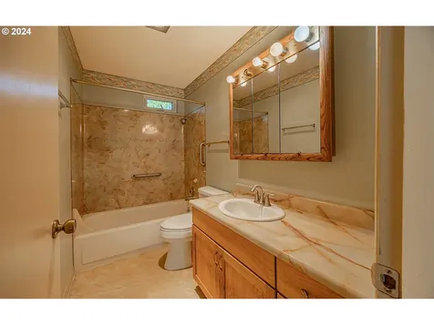 2115 California Avenue Coos Bay OR 97420