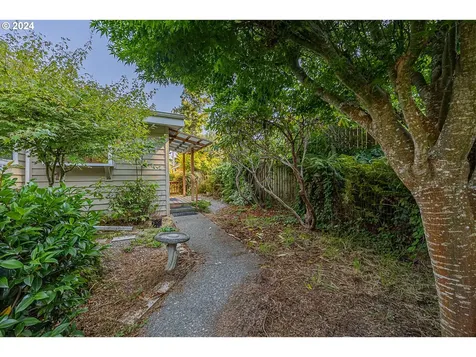 2115 California Avenue Coos Bay OR 97420