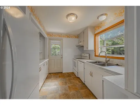 2115 California Avenue Coos Bay OR 97420