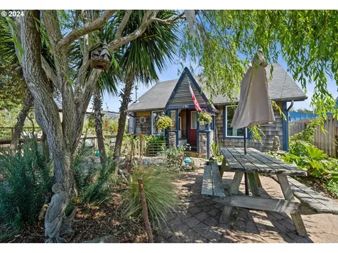 6516 SW Galley Avenue Lincoln City OR 97367