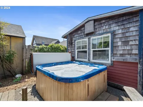 6516 SW Galley Avenue Lincoln City OR 97367