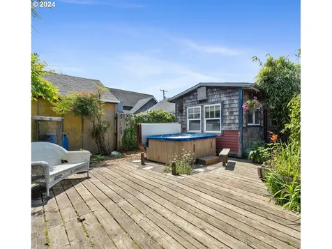 6516 SW Galley Avenue Lincoln City OR 97367