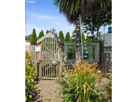 6516 SW Galley Avenue Lincoln City OR 97367