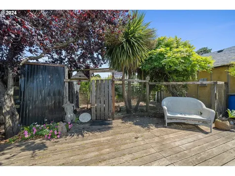 6516 SW Galley Avenue Lincoln City OR 97367